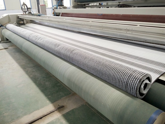 膨(peng)潤土防(fáng)水毯生(sheng)産