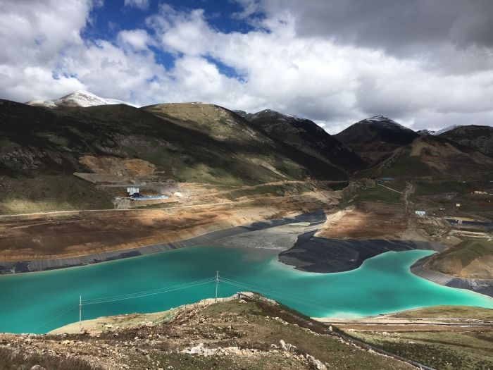 危(wēi)廢填埋區鋪(pù)設HDPE防滲土工(gōng)膜的施工流(liu)程